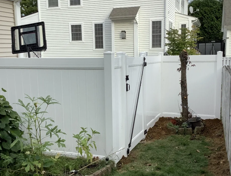6'H Hamilton - White White Vinyl Fence
