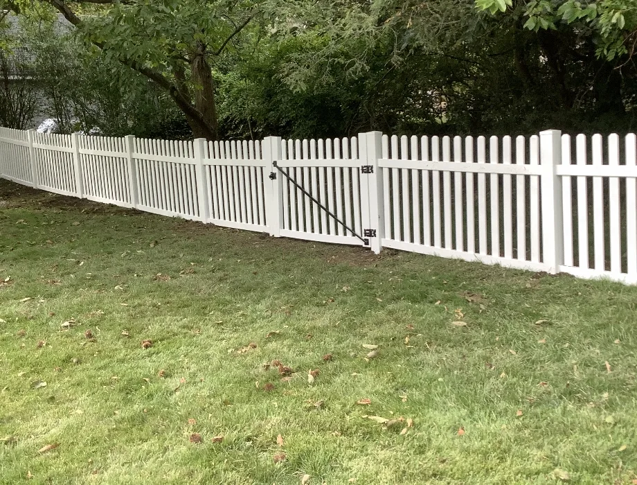 4'H White Kirkwall White Vinyl Fence