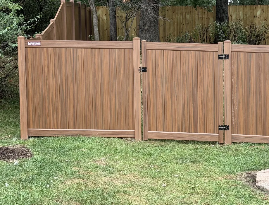 Mocha Walnut Vinyl Fence