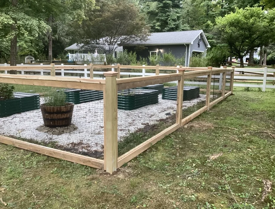 4'H Hog Panel Natural Wood Fence