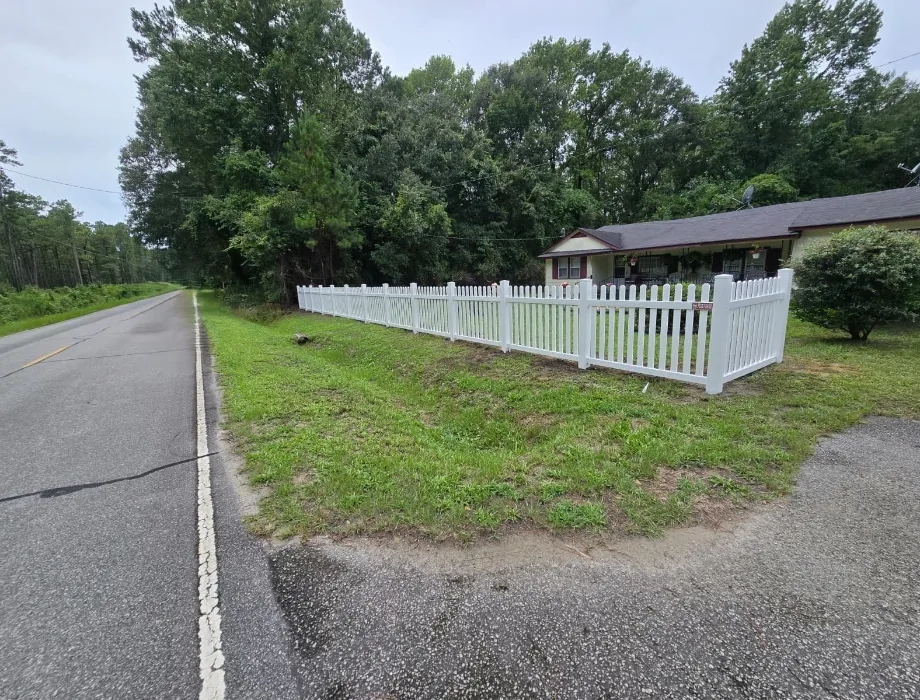 4'H White Kirkwall White Vinyl Fence