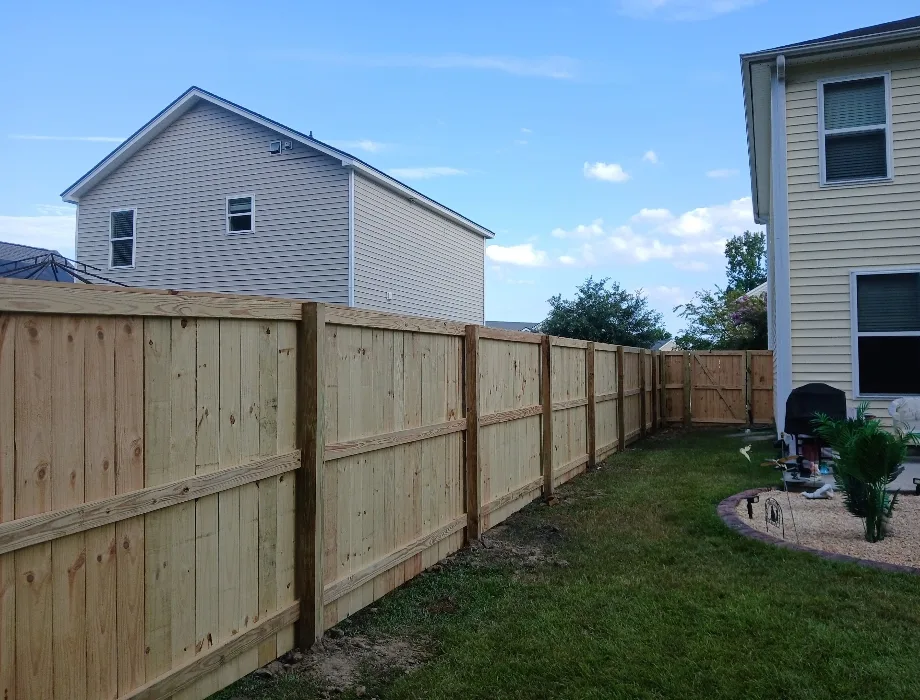 6'H Stockade w/Top Trim Natural Wood Fence