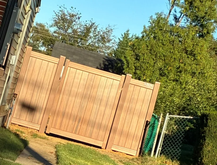 6'H Hamilton - Mocha Walnut Mocha Walnut Vinyl Fence
