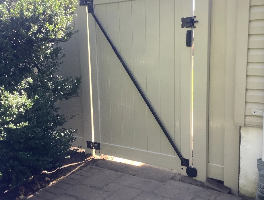 6'H Hamilton - Tan Tan Vinyl Fence