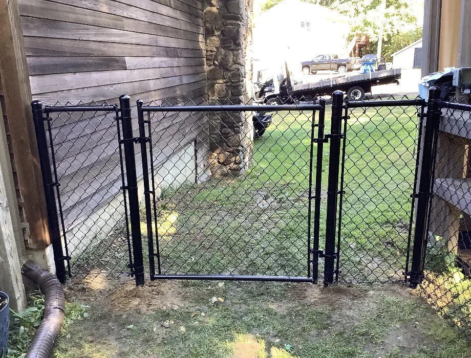 4'H Residential Black Vinyl Coated Chain-LInk Black Chain Link Fence