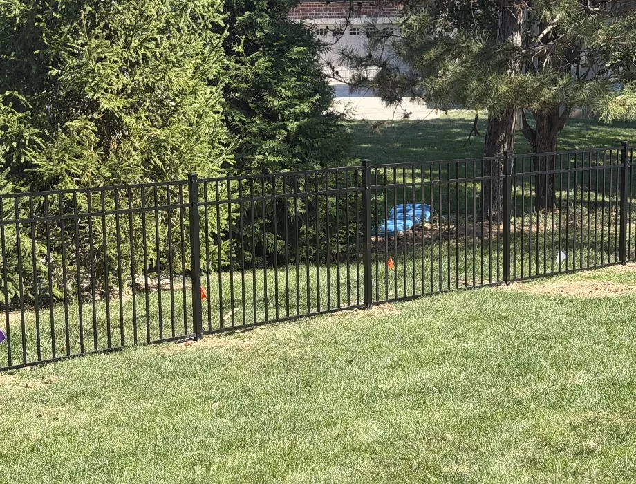 4'H Black 300 Sterling Flush Bottom (R) Black Aluminum Fence