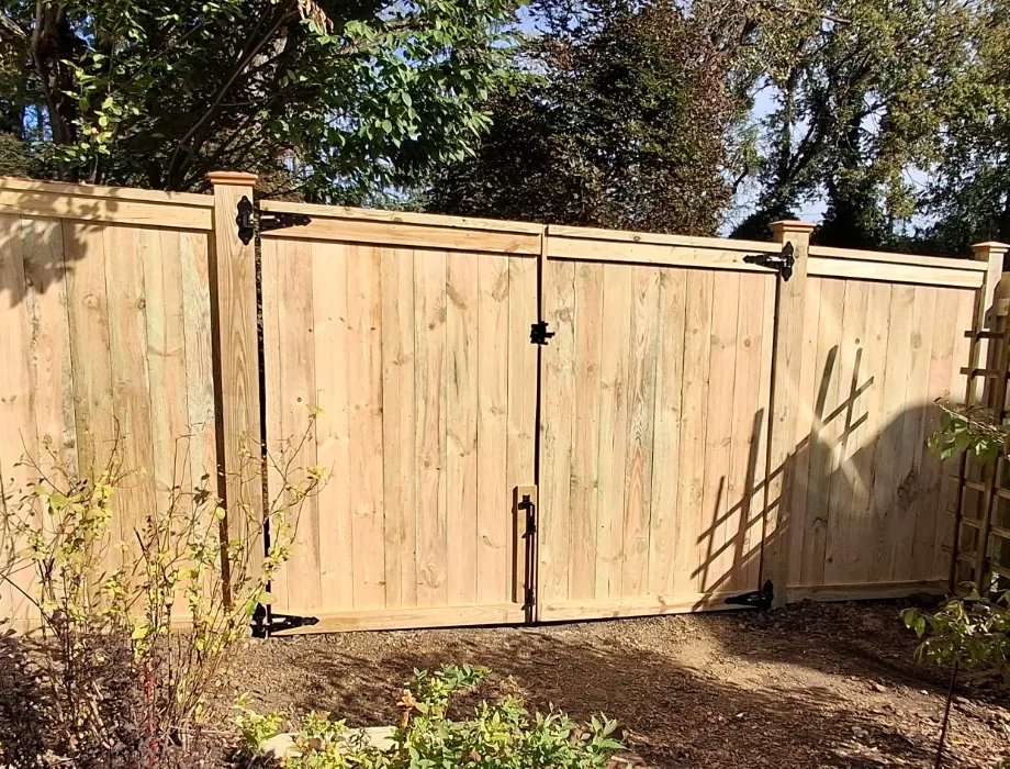 6'H Cap and Trim Stockade Natural Wood Fence