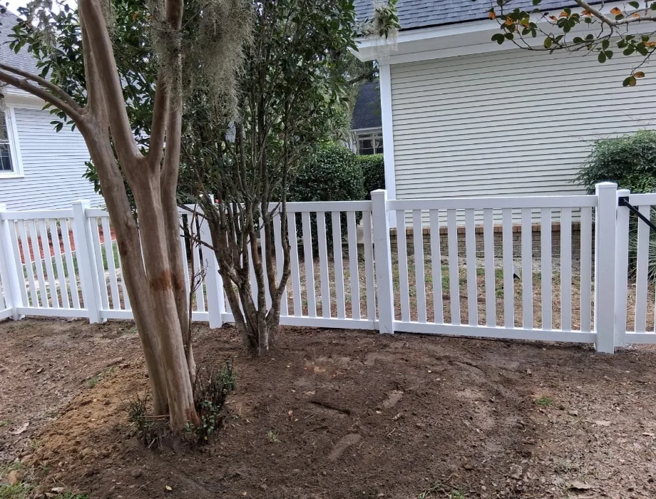 4'H White Dunbar White Vinyl Fence