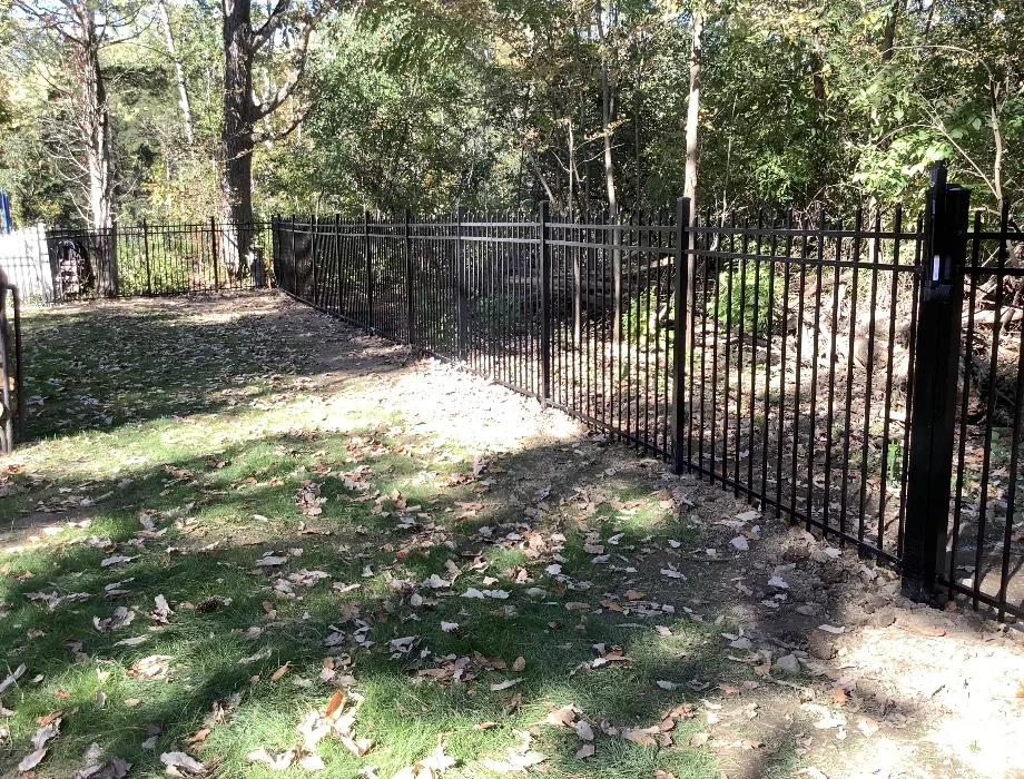5'H Black 200 Parkland (R) Black Aluminum Fence