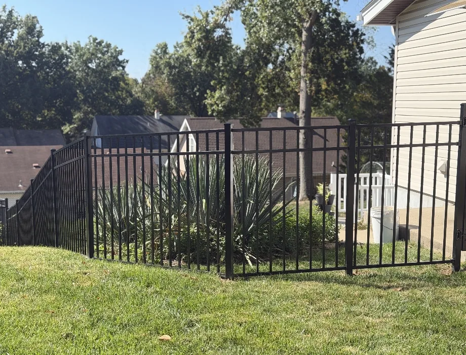 4'H Black 300 Sterling Flush Bottom (R) Black Aluminum Fence