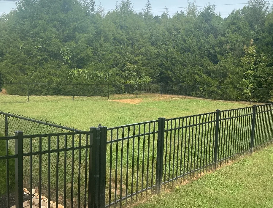4'H Black 300 Sterling (R) Residential Aluminum Fence