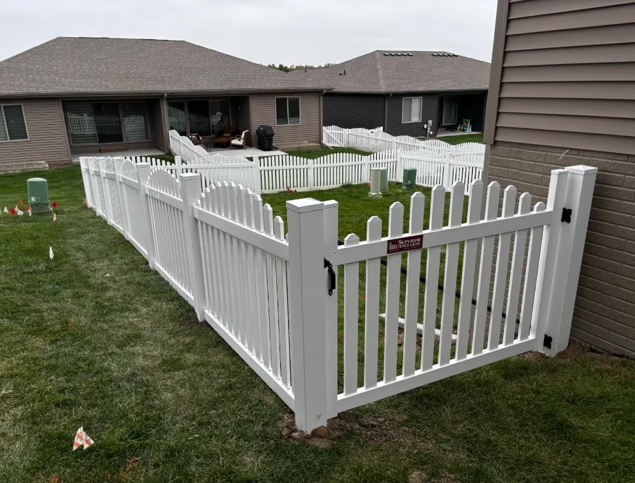 4'H White Kirkwall Arched White Vinyl Fence