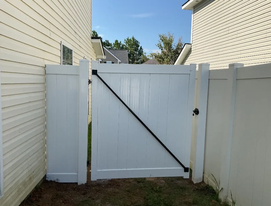 6'H White Hamilton White Vinyl Fence