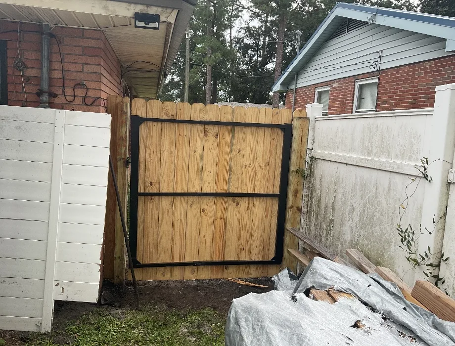 6'H Stockade Natural Wood Fence