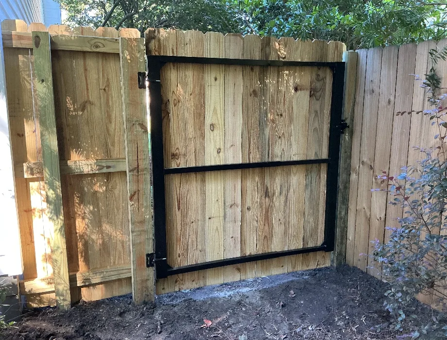 6'H Stockade Natural Wood Fence