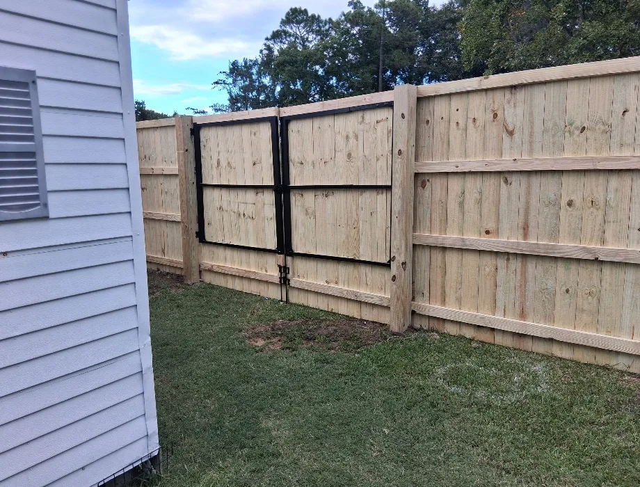 7'H Stockade Natural Wood Fence
