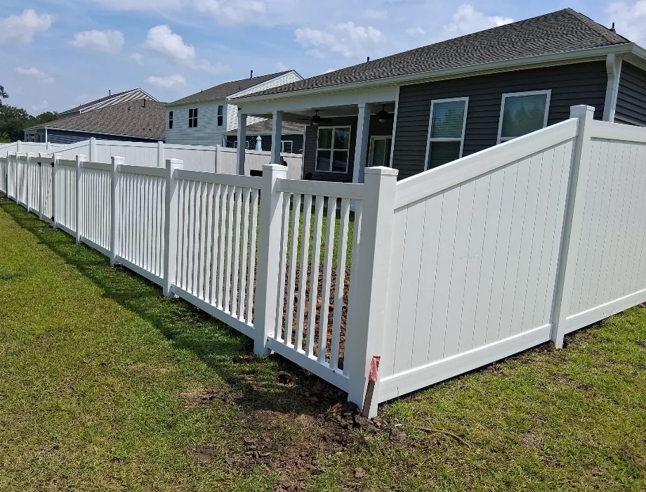 4'H White Hamilton White Vinyl Fence