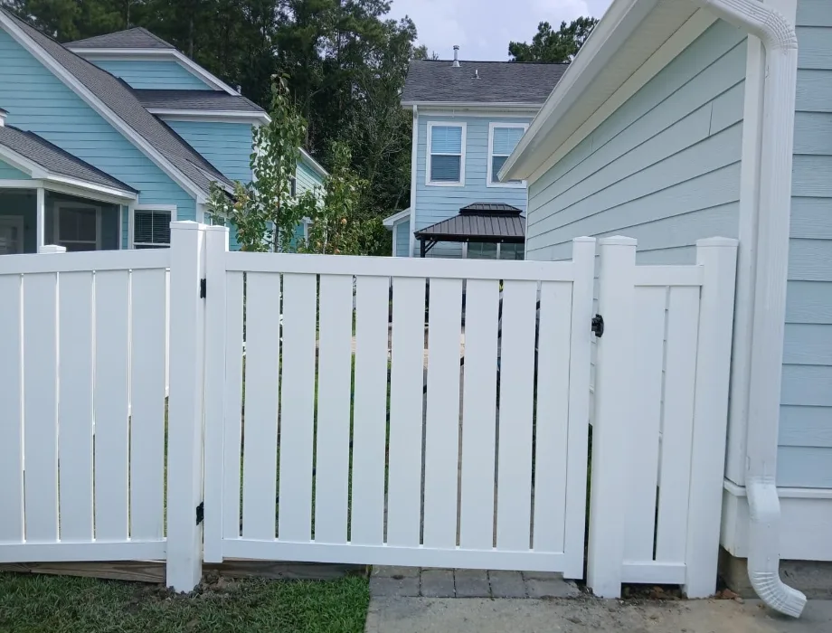 5'H White Hemsdale White Vinyl Fence
