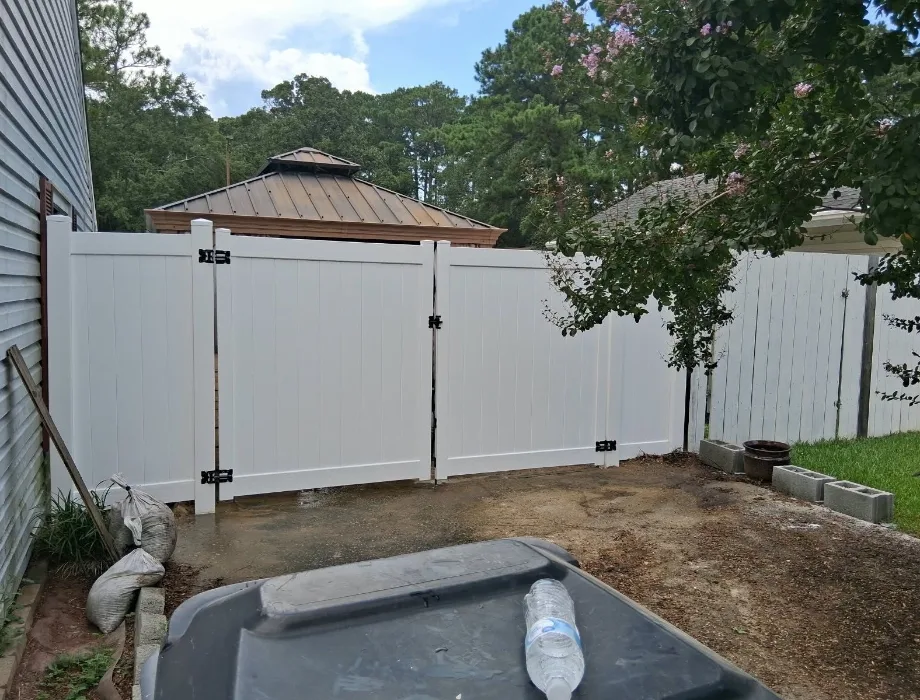 6'H White Hamilton White Vinyl Fence