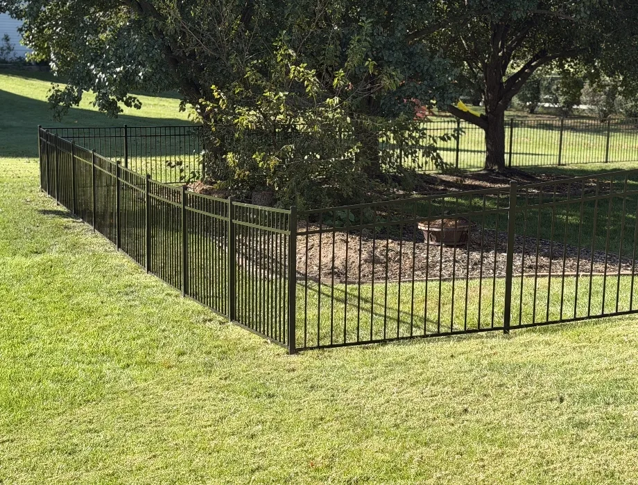 4'H Black 300 Sterling Flush Bottom (R) Black Aluminum Fence