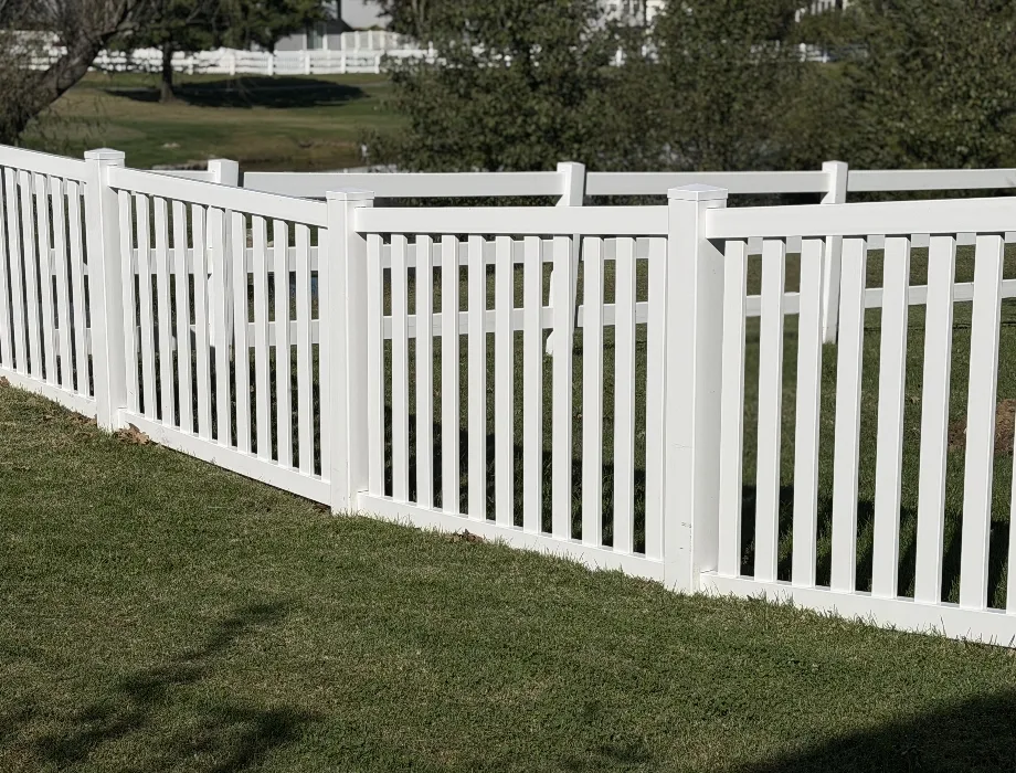 4'H White Dunbar White Vinyl Fence