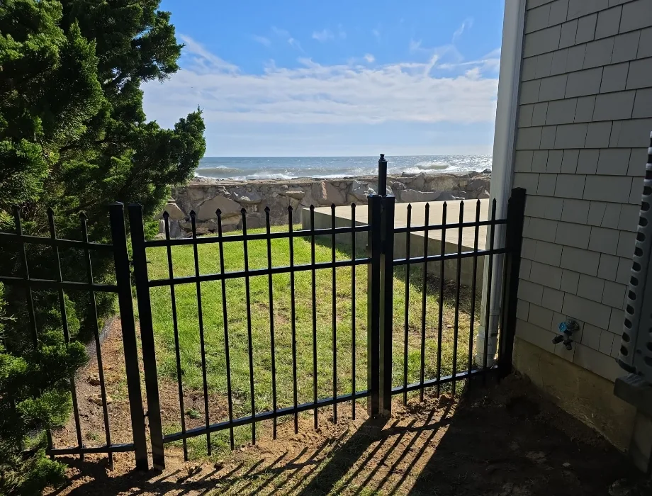 4'H Black 203 Colonial (R) Black Aluminum Fence
