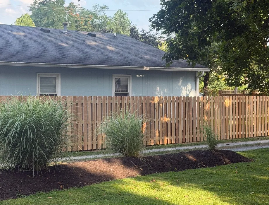 6'H Cedar Shadowbox Natural Wood Fence