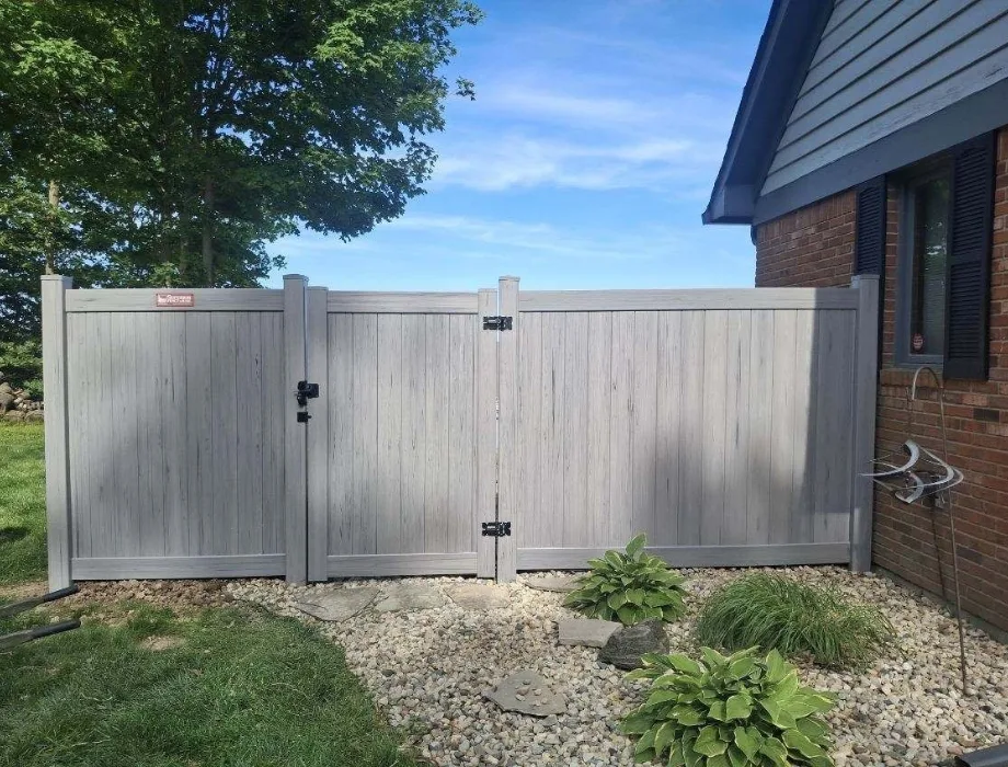 6'H Coastal Cedar Wood Grain Hamilton Coastal Cedar Vinyl Fence