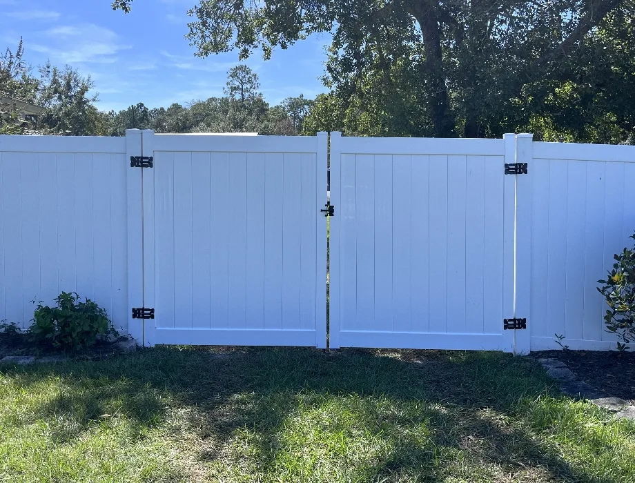 6'H White Hamilton White Vinyl Fence