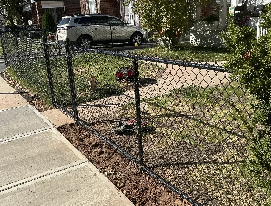 4'H Residential Black Vinyl Coated Chain-LInk Black Chain Link Fence