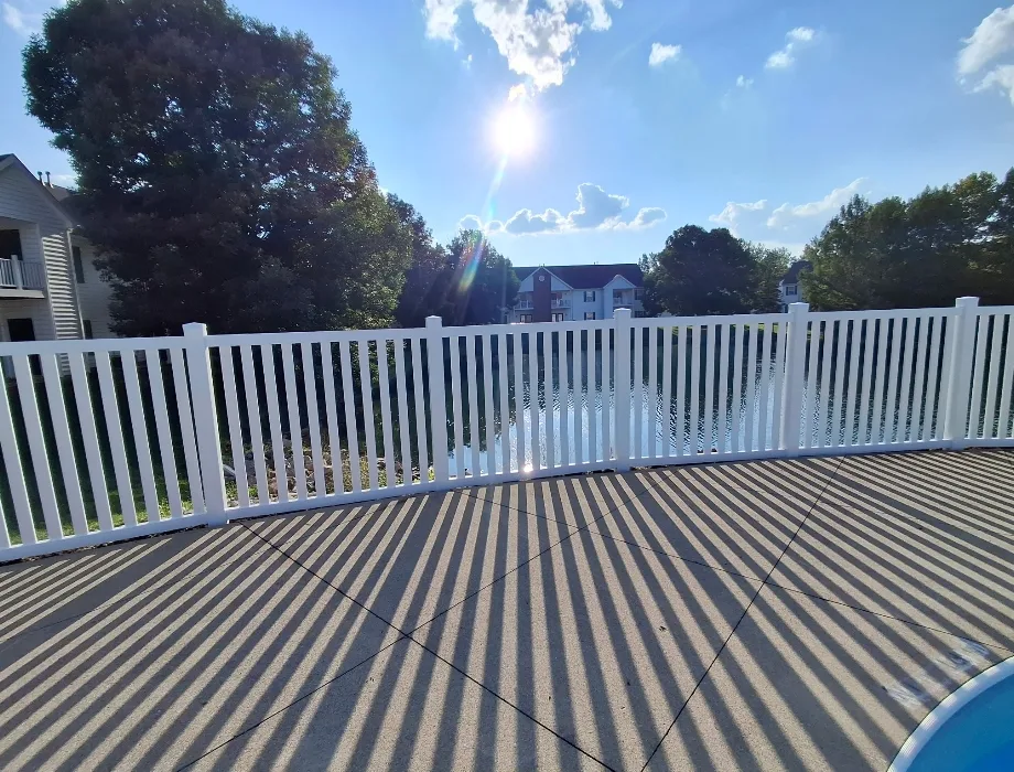 4'H White Dunbar White Vinyl Fence