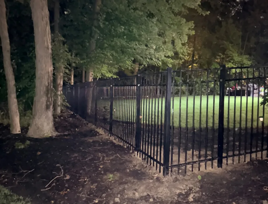 5'H Black 300 Sterling (R) Black Aluminum Fence