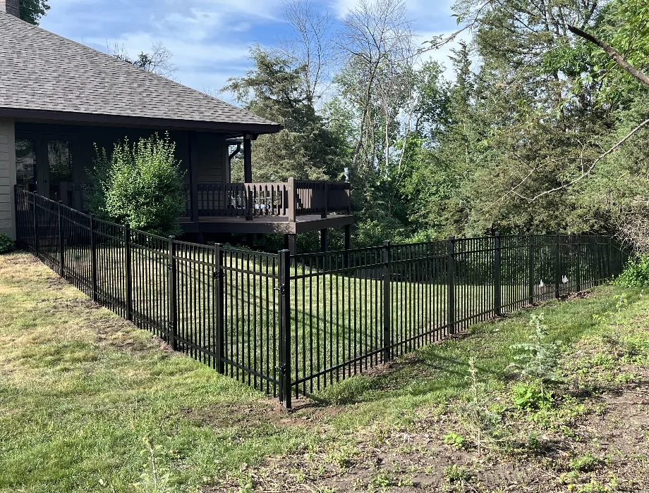 4'H Black 300 Sterling Aluminum (R) Black Aluminum Fence